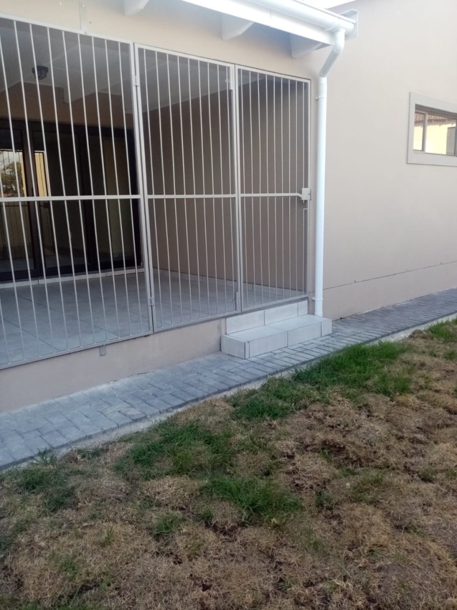 To Let 4 Bedroom Property for Rent in Fountains Estate Eastern Cape